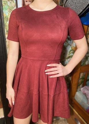 Продам новое красивое бордовое замшевое платье размер s1 фото