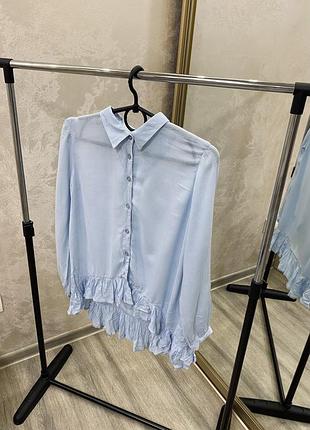 Reserved в наявності блакитна голуба сорочка блуза з баскою з рюшкою на довгому рукаві від reserved розмір xs/s