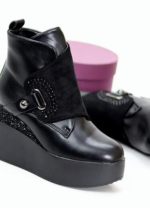 Ультра модні чорні жіночі зимові черевики ботильйони снікерси на платформі