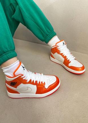 Жіночі кросівки nike air jordan 1 retro electro orange / smb