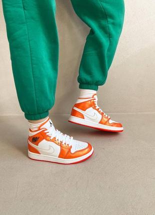 Жіночі кросівки nike air jordan 1 retro electro orange / smb3 фото