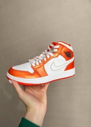 Жіночі кросівки nike air jordan 1 retro electro orange / smb2 фото