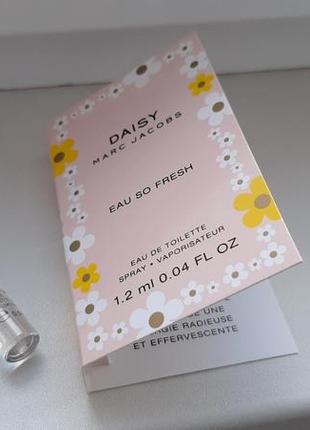 Marc jacobs daisy eau so fresh💥оригинал миниатюра пробник mini spray 1,2 мл книжка6 фото