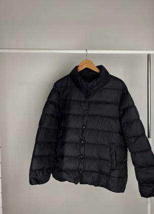 Черный тонкий пуховик. b.young