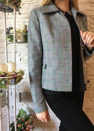 Стильний пиджак в клетку