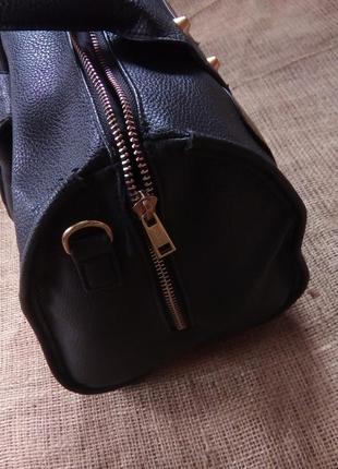 Трендовая сумка-саквояж черная с хаки3 фото