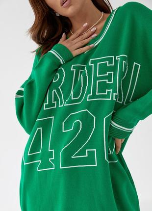 Удлиненный женский пуловер оверсайз с надписью - зеленый цвет, l (есть размеры)4 фото
