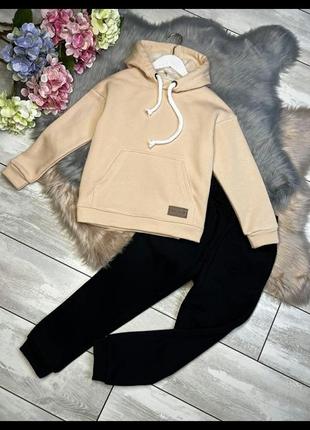 Дуже гарний та якісний костюм