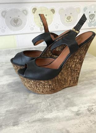 Дуже стильні босоніжки