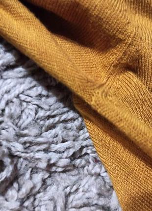 Базовий легкий светр кольору гірчиці з v-образним вирізом6 фото