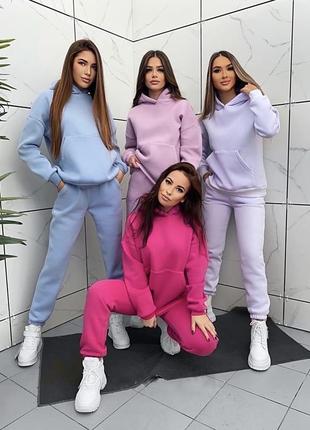 Жіночий спортивний костюм