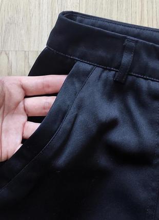 Широкие атласные брюки карго с карманами4 фото