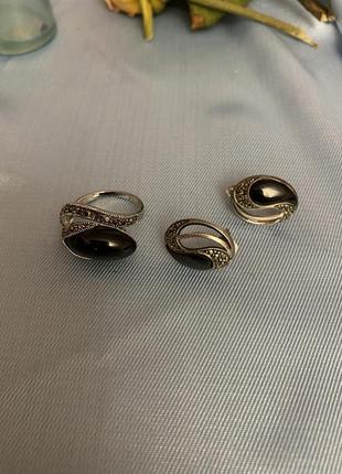 Срібний гарнітур , сережки і кільце. з чорним оніксом і марказитами . 925 проба.