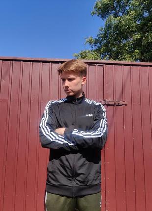 Adidas originals спортивна кофта. оригінал м розмір