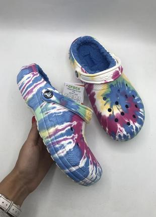 Утеплені крокси banana crocs classic lined tie dye clogs (206341-4so) оригінал