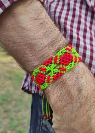 Чоловічий браслет ручного плетіння макраме "lipets" (салатово-червоний)1 фото