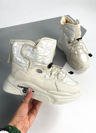 Белые бежевые ботинки зимние дутики