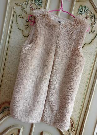 Гарна брендова жилетка ідеально лягає на розмір s хоча вказаний дитячий розмір