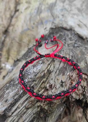 Чоловічий браслет ручного плетіння макраме "zhniven'" (червоно-чорний)3 фото