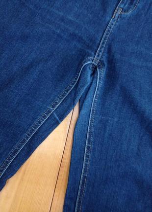 Классные брендовые джинсы с нюансом красиво декорированы8 фото