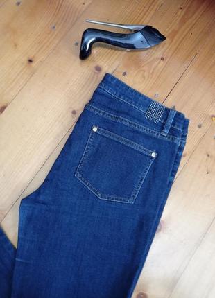 Классные брендовые джинсы с нюансом красиво декорированы6 фото