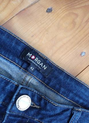 Классные брендовые джинсы с нюансом красиво декорированы7 фото
