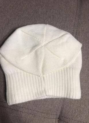 Шикарная шапочка, белого цвета, на зиму, от бренда ysl.2 фото