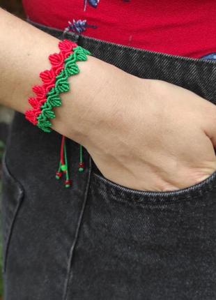 Жіночий браслет ручного плетіння макраме "лель'" (зелено-червоний)