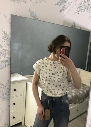 Молочна футболка з квітами жіноча s-m