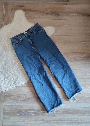 Вкорочені джинси мом з необробленим низом