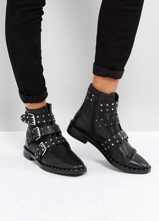 Чёрные кожаные ботинки stradivarius