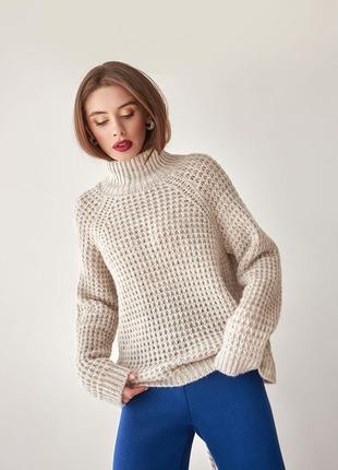 Теплый шерстяной свитер с горлом из итальянской пряжи