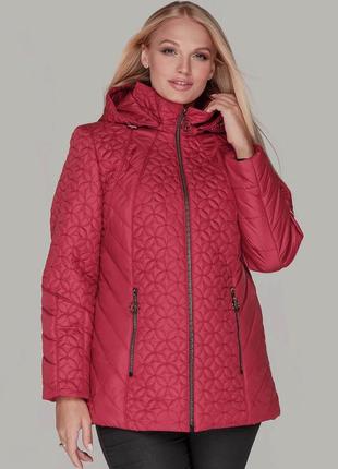 Красная стеганая куртка больших размеров