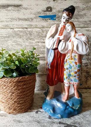 Закохані... антикварна статуетка... кохання переможе війну!💙💛