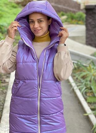 Фіолетова жіноча жилетка на флісі з капюшоном подовжена2 фото