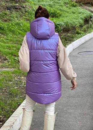 Фіолетова жіноча жилетка на флісі з капюшоном подовжена4 фото