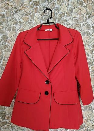 Красивий брючний костюм