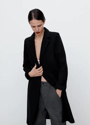 Стильне однобортне пальто чорного кольору від zara (80% вовна)