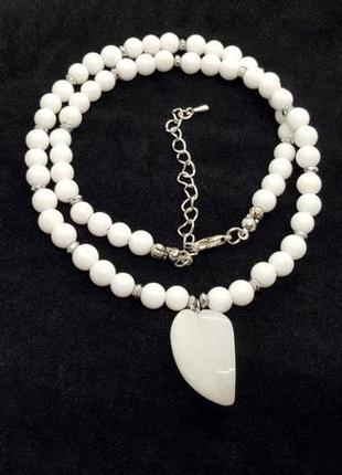 🍂⚪️ ніжне колье намисто з підвіскою "листик" натуральне каміння білий агат та кварц