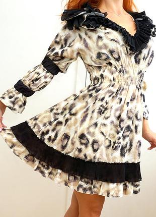 Плаття з дуже красивою обробкою