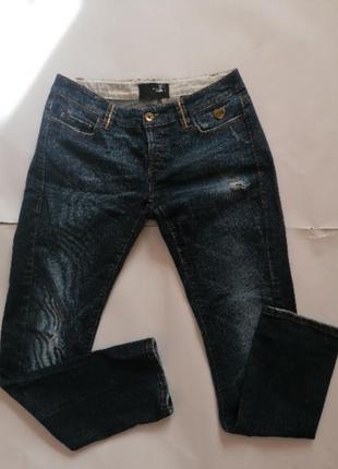 Стильные рваные джинсы love moschino2 фото