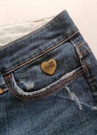 Стильные рваные джинсы love moschino4 фото