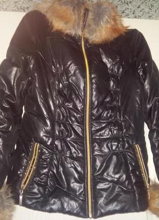 Стильная теплая куртка осень-зима с" мехом" под лису