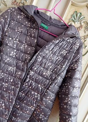 Чудова курточка з гарненьким принтом