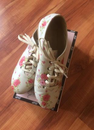 Туфли в цветочный принт