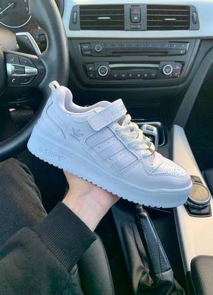 Кросівки жіночі білі