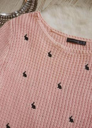 Плотный розовый свитер вязаный джемпер реглан с вышивкой черными зайками короткий рукав6 фото
