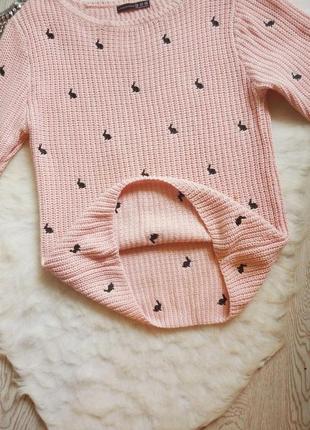 Плотный розовый свитер вязаный джемпер реглан с вышивкой черными зайками короткий рукав2 фото
