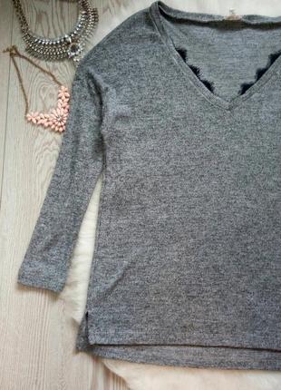 Серый свитер меланж с черным гипюром на вырезе декольте оверсайз кофта нарядная батал3 фото