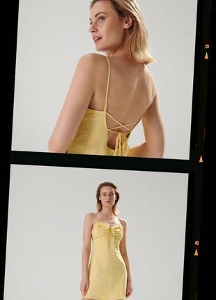 Трендова міні сукня із зав'язками на спині пастельного жовтого відтінку плаття га бретелях